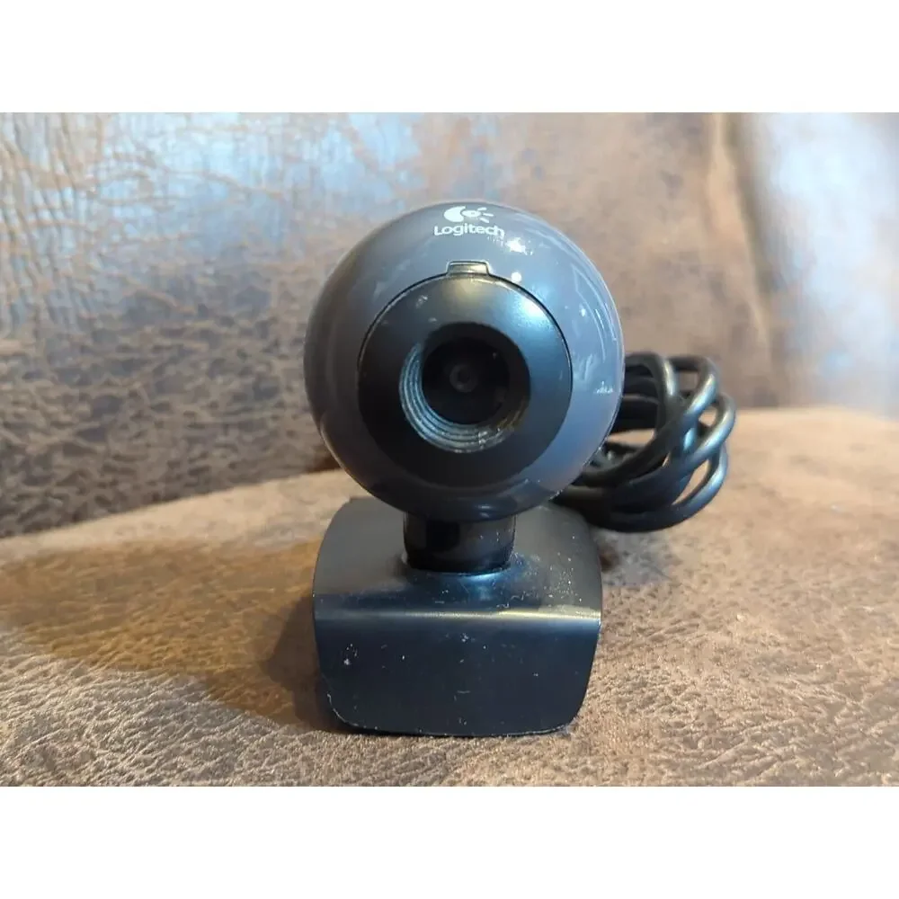Logitech C200 Webcam V-U0011 (860-000277) Clip-on Black Good Condition * WORKS *